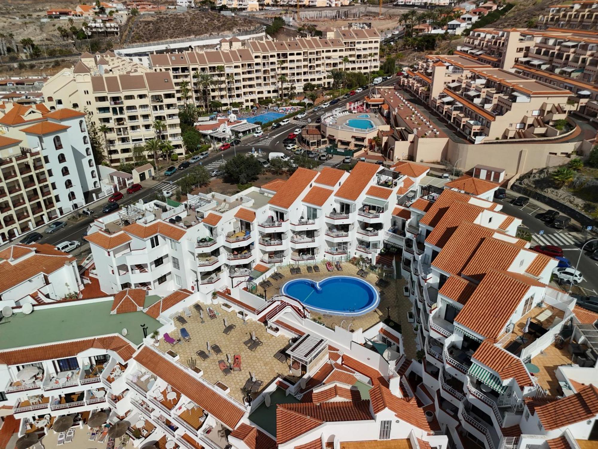Modern Apartment, Heated Pool & 2 Terraces Apartament