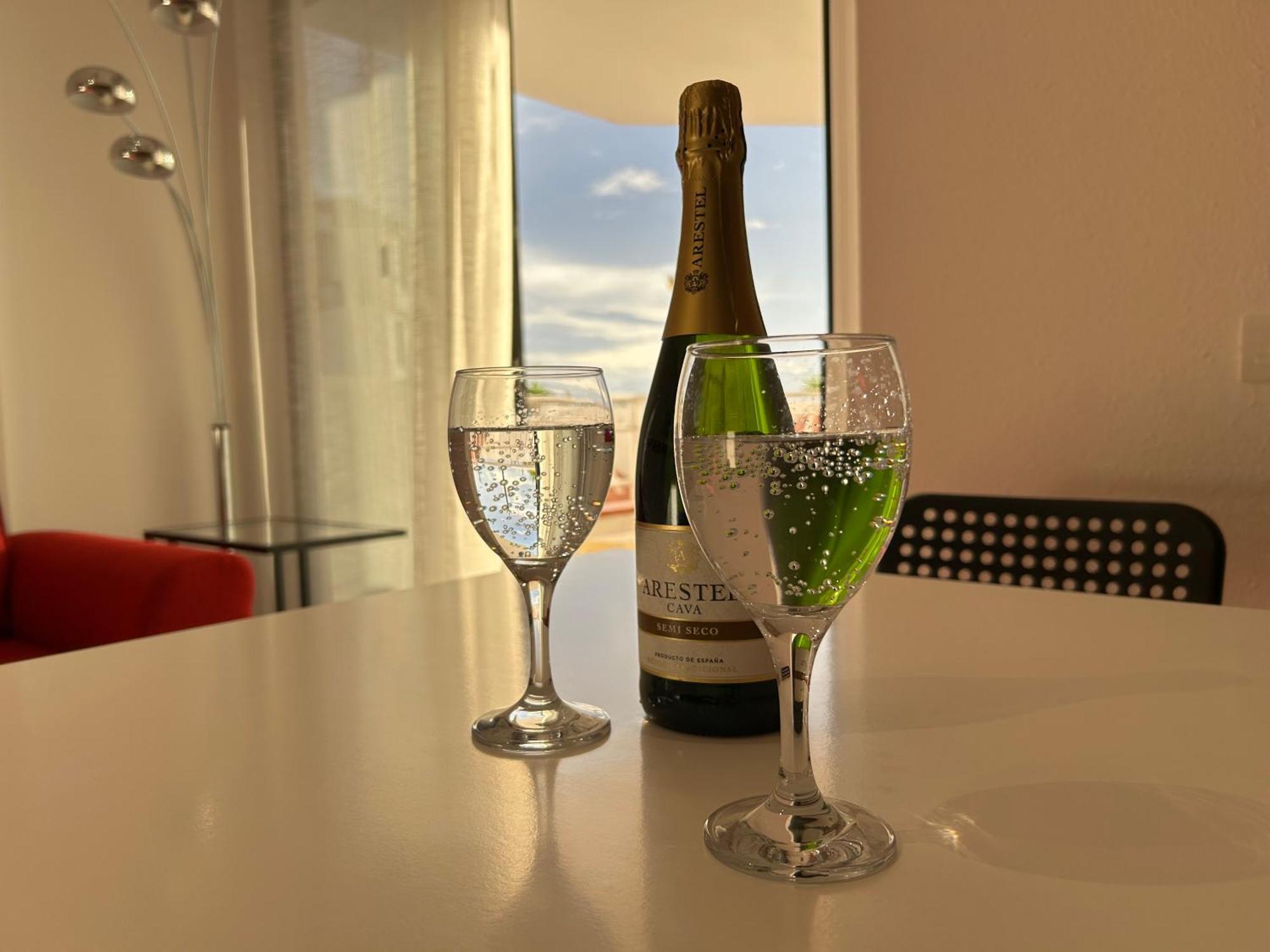 Modern Apartment, Heated Pool & 2 Terraces Apartament *