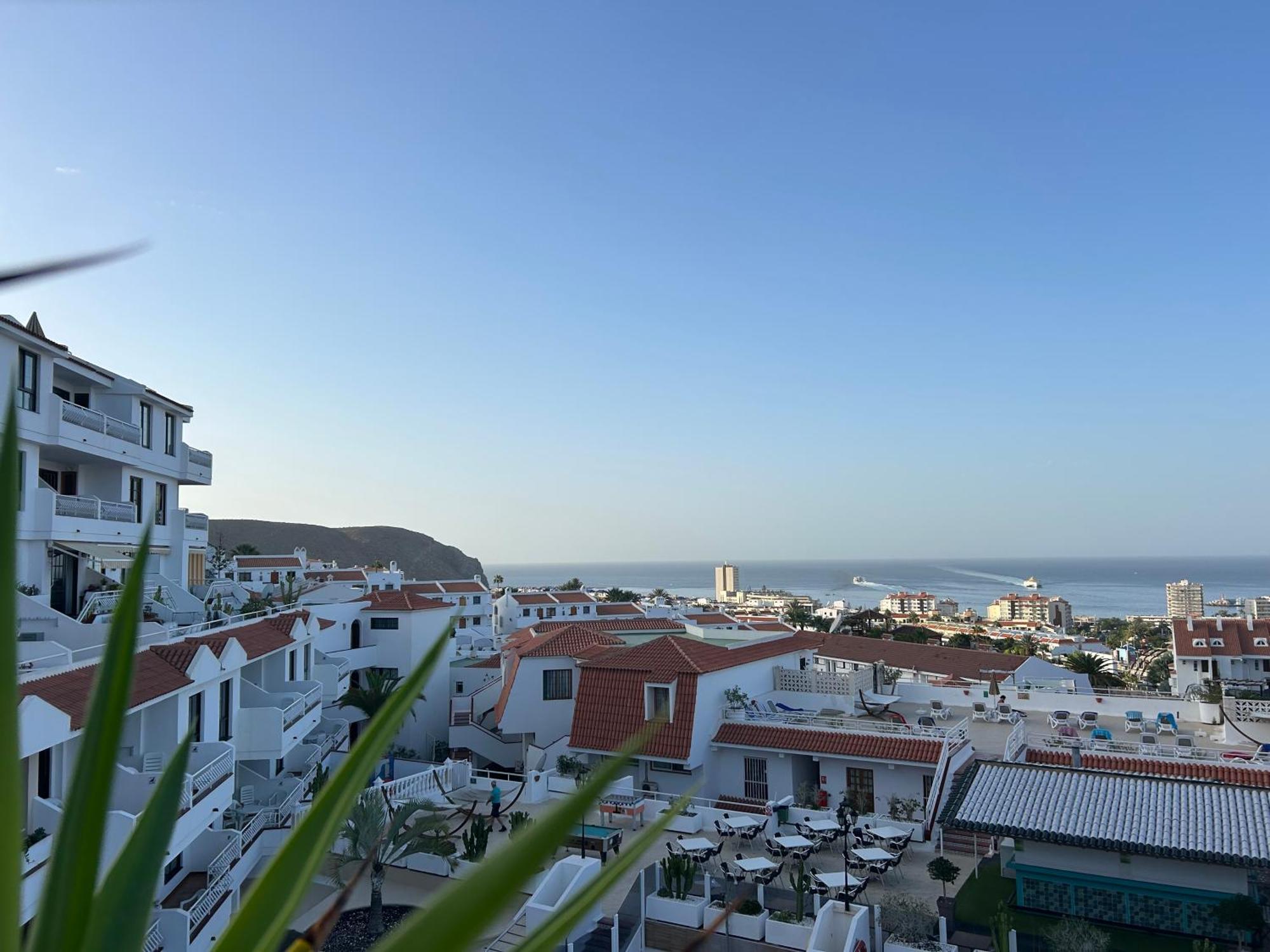 Apartament Modern Apartment, Heated Pool & 2 Terraces